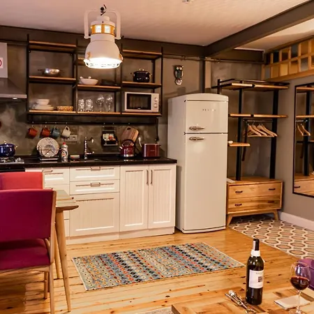 The Istanbuller Apartment *